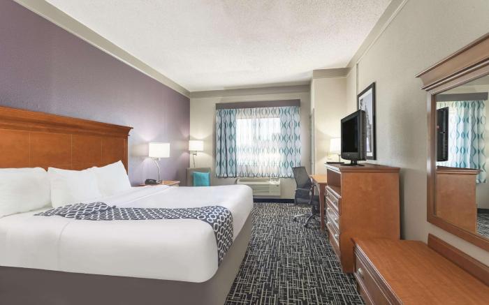 La Quinta Inn & Suites by Wyndham Jackson Airport