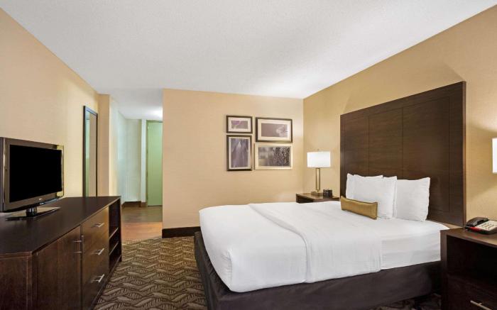 La Quinta Inn & Suites by Wyndham Springfield MA