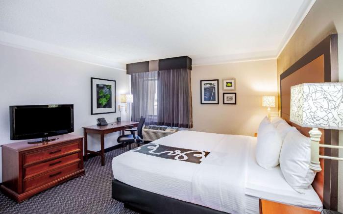 La Quinta Inn & Suites by Wyndham Houston Baytown East