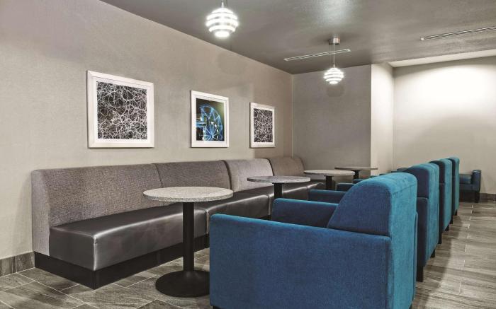 La Quinta Inn & Suites by Wyndham Victoria - South