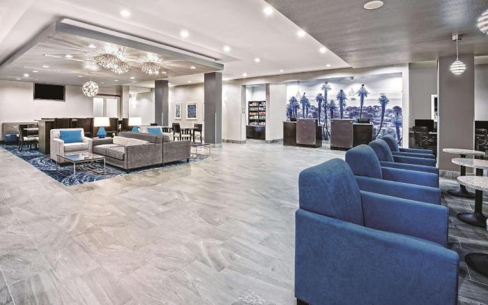 La Quinta Inn & Suites by Wyndham Victoria - South