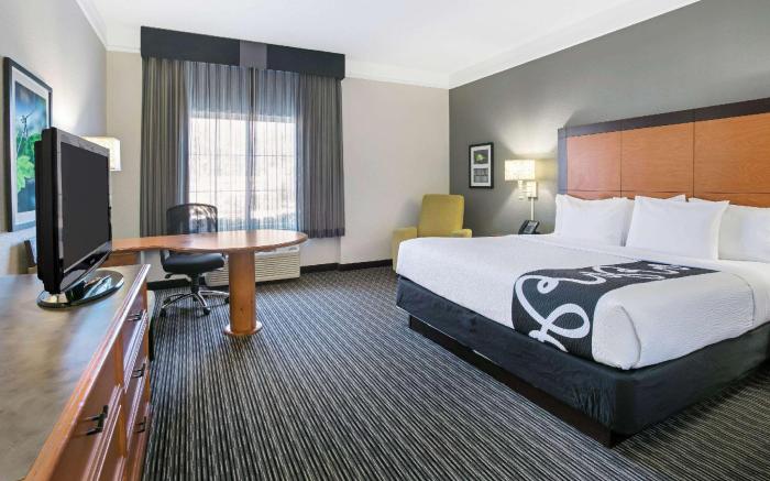 La Quinta Inn & Suites by Wyndham Dallas Arlington South