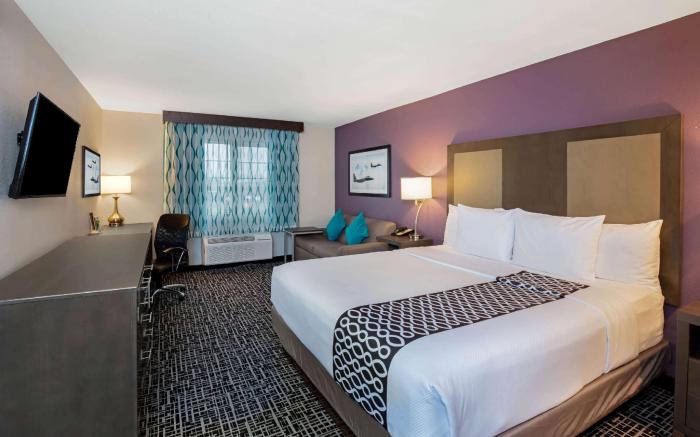 La Quinta Inn & Suites by Wyndham Las Vegas Nellis