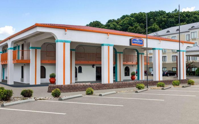 Howard Johnson by Wyndham Chattanooga Lookout Mountain I-24