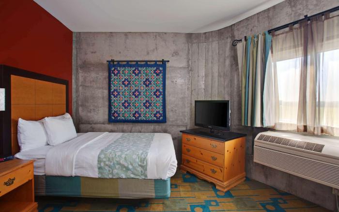 La Quinta Inn & Suites by Wyndham Irvine Spectrum