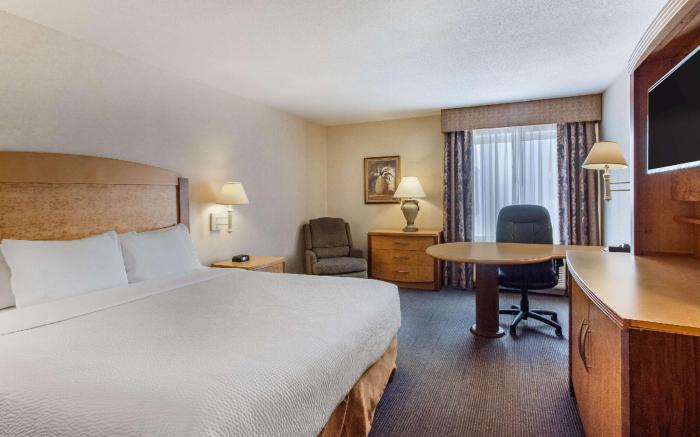 La Quinta Inn & Suites by Wyndham Islip - MacArthur Airport