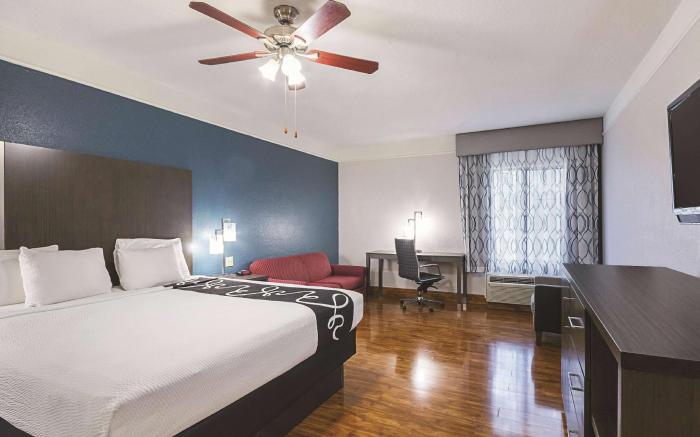 La Quinta Inn & Suites by Wyndham Houston Kingwood Medical