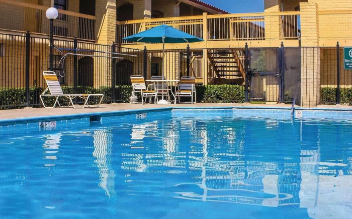 Days Inn by Wyndham Sulphur West