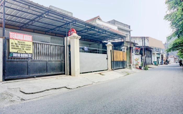OYO 90304 Cosmo Tanjung Duren