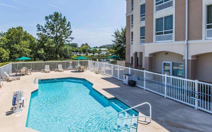 Comfort Suites