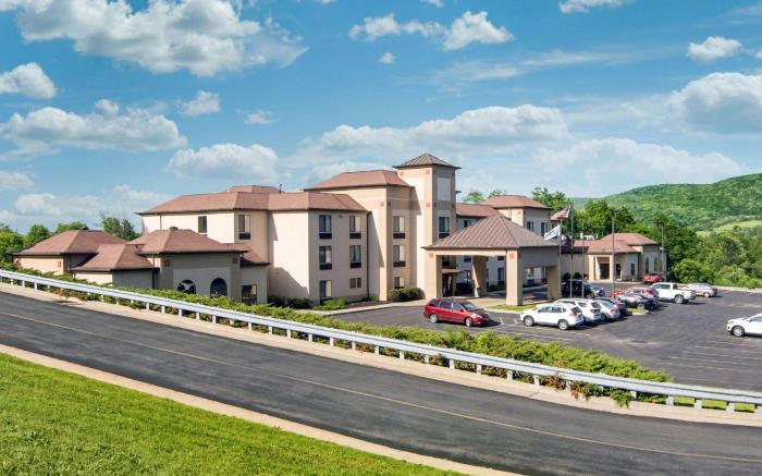 Comfort Inn & Suites Cooperstown / Milford