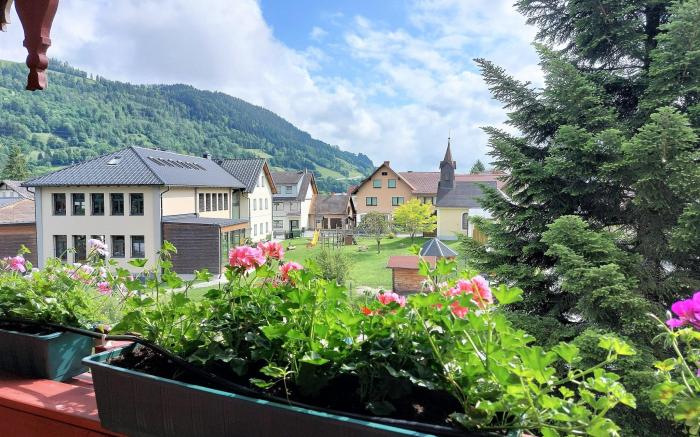 Renovated Mountain Retreat Stay