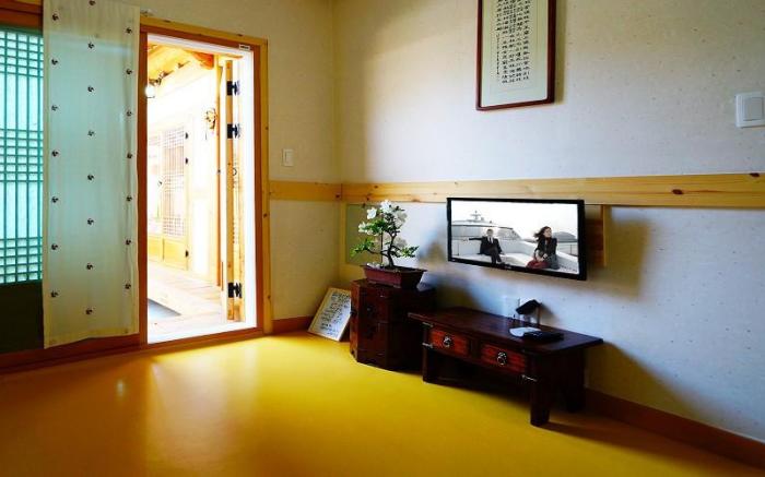Jeonju Areumdaunjip Hanok Chaeheomgwan