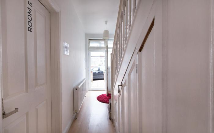 Tooting Bec Rooms by DC London Rooms