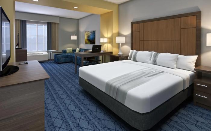 La Quinta Inn & Suites by Wyndham Round Rock near Kalahari