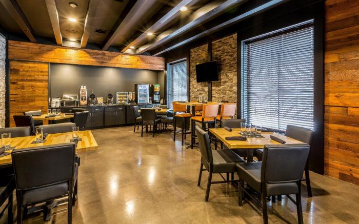 Cobblestone Hotel & Suites - Stevens Point