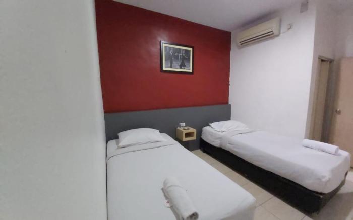 Holiday Hotel