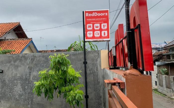 RedDoorz Syariah near Kawasan Simpang Lima Pati