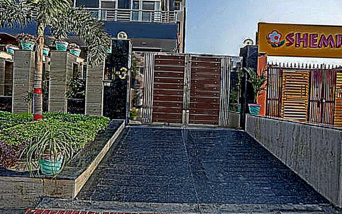Townhouse Merriment Near ISKCON Temple Noida