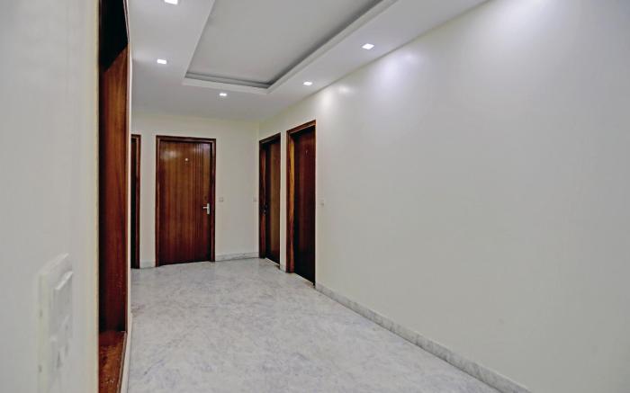 Townhouse Merriment Near ISKCON Temple Noida