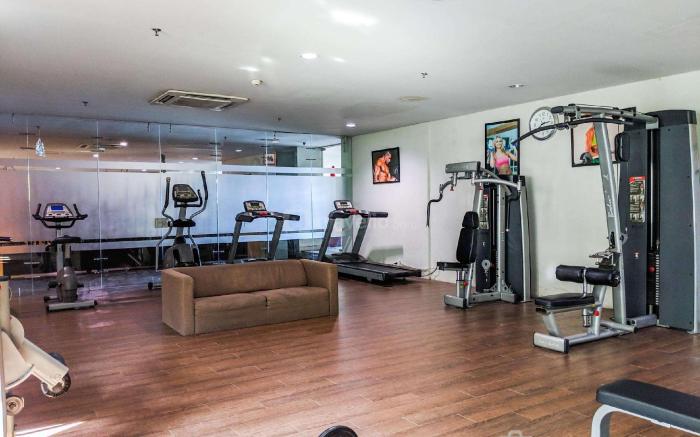 Classic Modern Studio Room Apartment at The Square Surabaya By Travelio