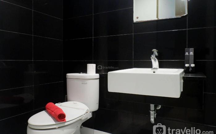 Classic Modern Studio Room Apartment at The Square Surabaya By Travelio
