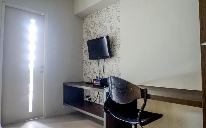 Classic Modern Studio Room Apartment at The Square Surabaya By Travelio