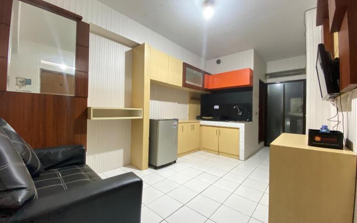 Stylish & Strategic 2BR at Gateway Ahmad Yani Cicadas Apartment near Mall By Travelio