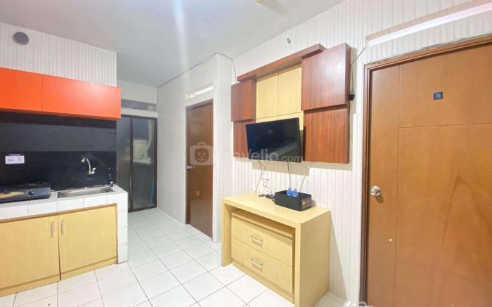 Stylish & Strategic 2BR at Gateway Ahmad Yani Cicadas Apartment near Mall By Travelio