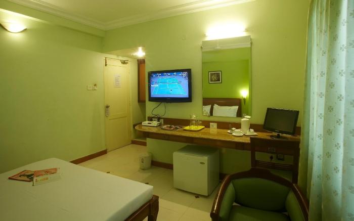 Crescent Park Hotel