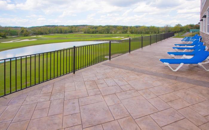 DoubleTree by Hilton Front Royal Blue Ridge Shadows
