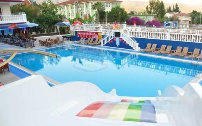 Mustis Royal Plaza Hotel