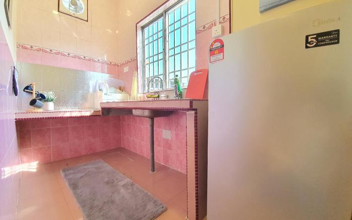 Jenjarom No. 32 Modern Cozy Homestay for 4 Pax