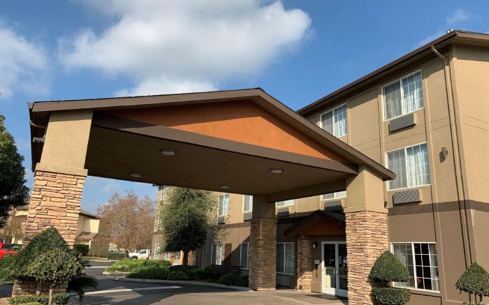 Best Western Plus Rama Inn and Suites