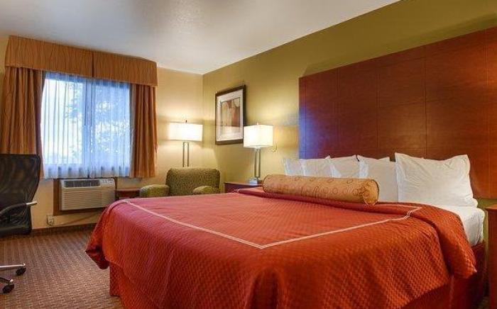 Best Western Plus Altoona Inn