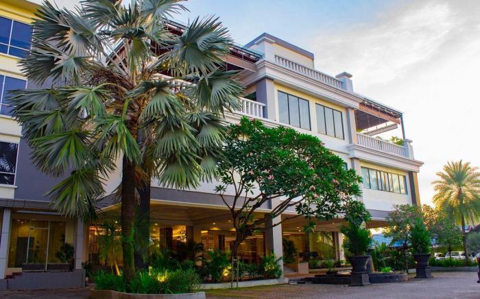Rattan Inn
