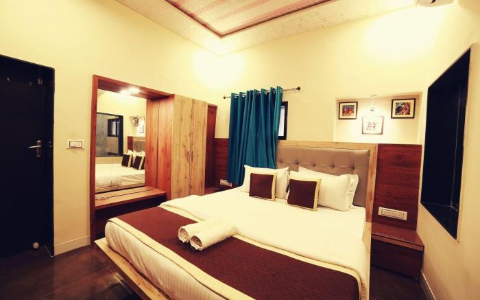 EMINENCE - PALM RESIDENCY (1 KM from Nakkie Lake)