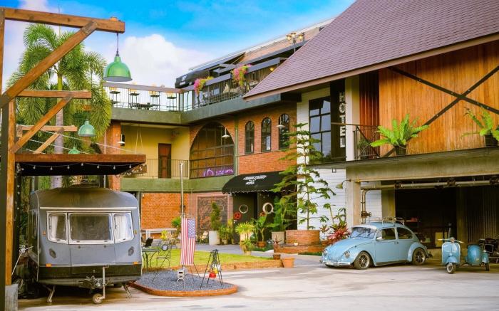 Dream Factory Hotel & Rooftop Bar