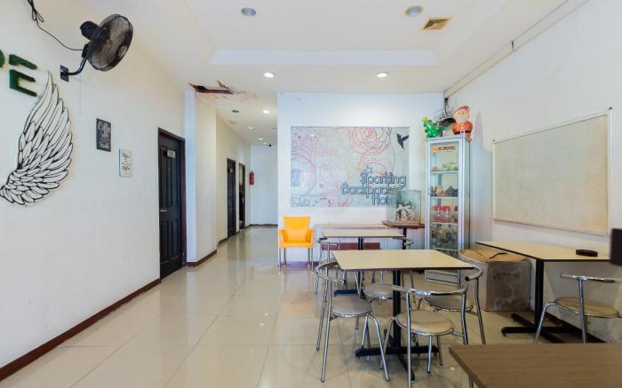 RedDoorz @ Sparkling Hotel near Stasiun Gubeng Surabaya