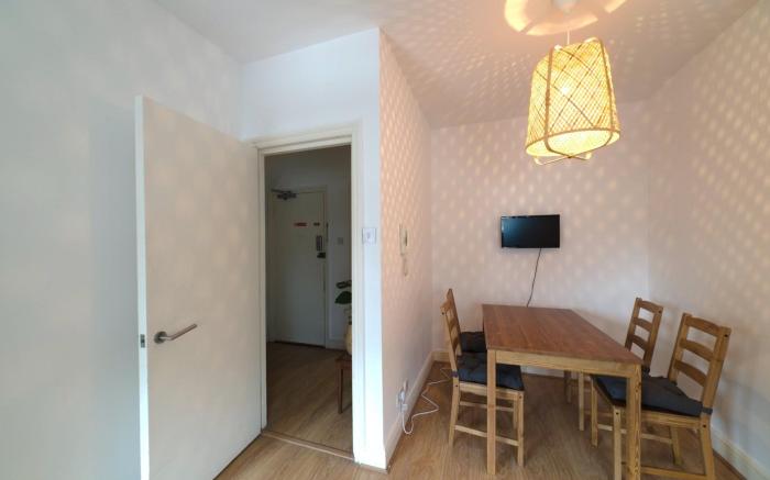 Clerkenwell Apartments by DC London Rooms