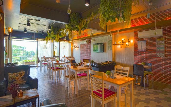 Capital O OYO 785 The Greenhive Hotel