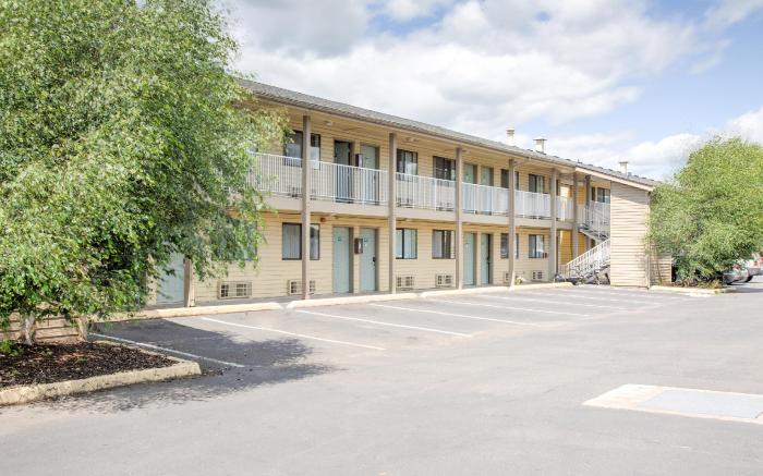 OYO Woodland Hotel and Suites