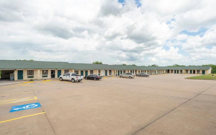 Three Rivers Executive Inn & Suites By OYO