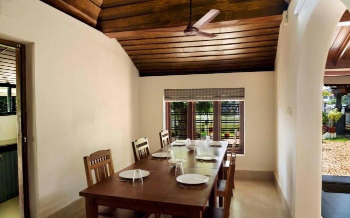 Backwater Heritage - 3 BHK Villa by Vista Rooms