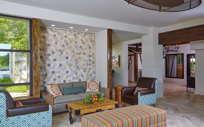 Fredericksburg Inn and Suites