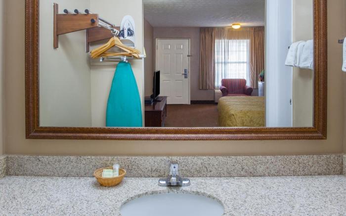 Super 8 By Wyndham Covington