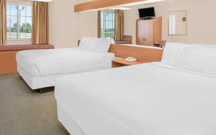 Microtel Inn & Suites by Wyndham Colfax/Newton