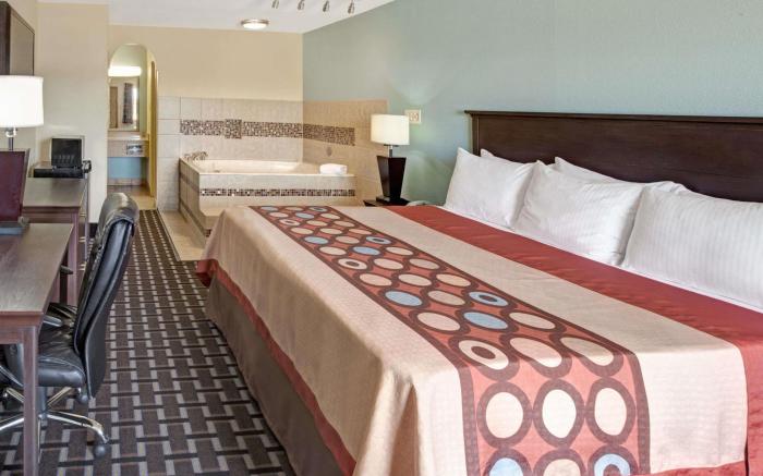 Super 8 By Wyndham Dallas East