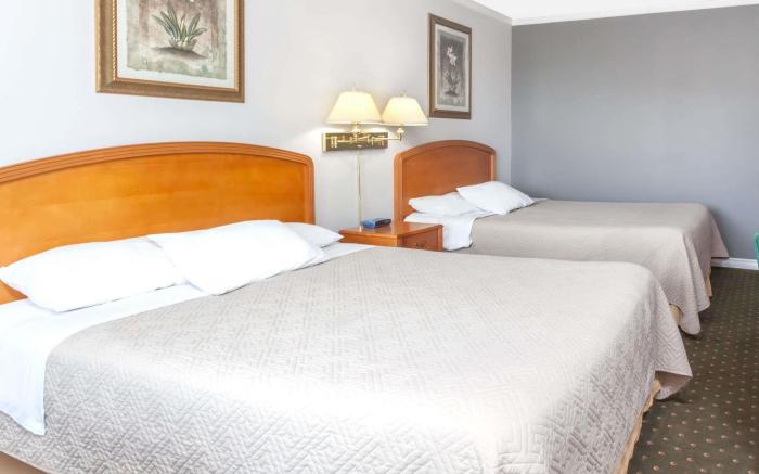 Howard Johnson by Wyndham Niagara Falls