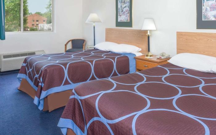 Super 8 By Wyndham Kingston